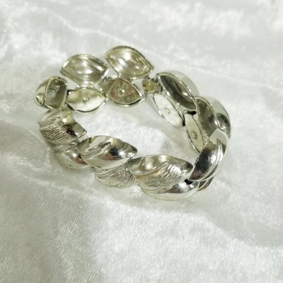 Silvertone seven inch bracelet one inch wide 1.1479 - Picture 1 of 8